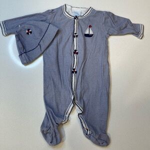 Kissy kissy Blue & White Sailboat Footed Sleeper with Hat | 3–6M